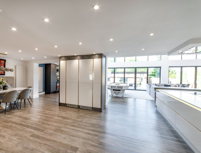 Game room 5, 5 Bed Villa-sleeps 10-hot Tub-bar & Pool Table, Doncaster