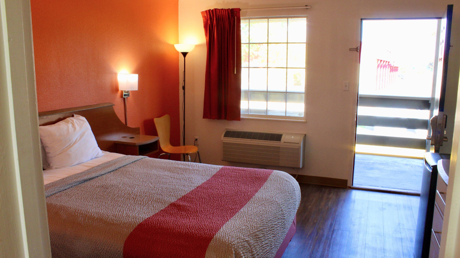 Bedroom 3, Motel 6 - Dayton, OH, Montgomery