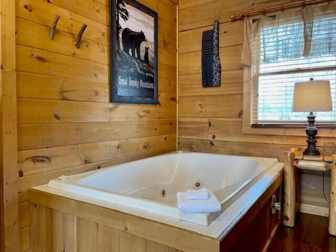 Bathroom, Cuddle Up, Sevier