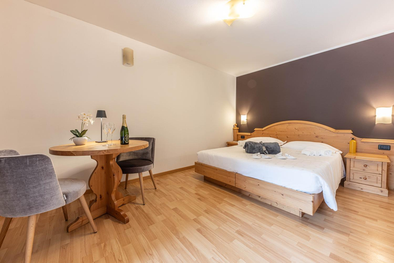 Bedroom 3, Hotel La Perla, Trento