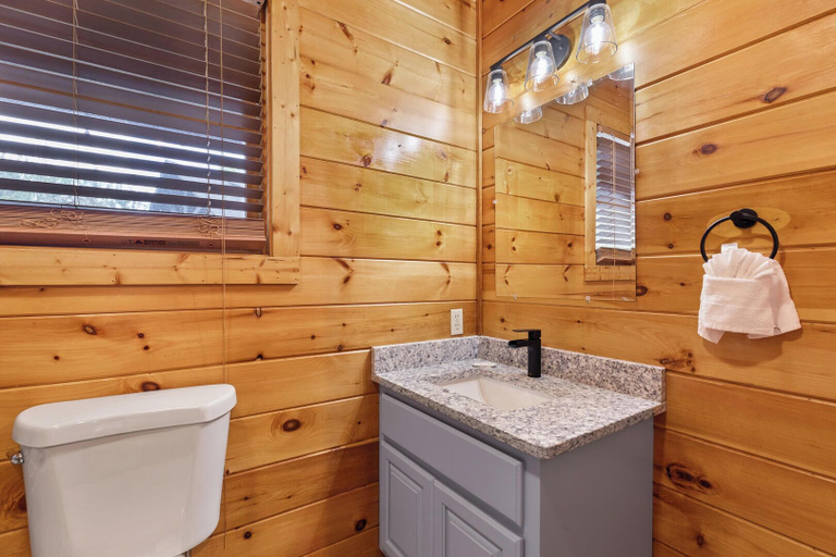Bathroom 4, Starry Nights, Sevier