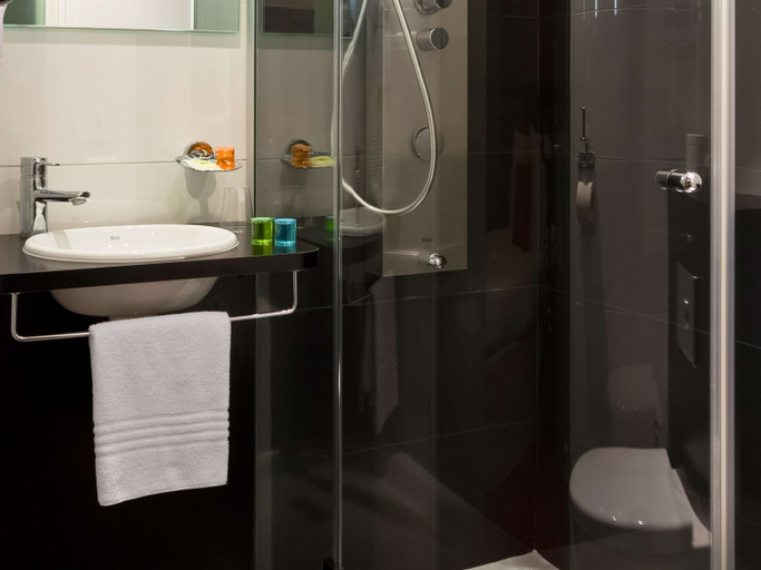 Bathroom 5, ibis Styles Rennes Centre Gare - Nord, Ille-et-Vilaine
