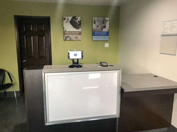 Public Area 3, Studio 6 Buttonwillow, CA, Kern