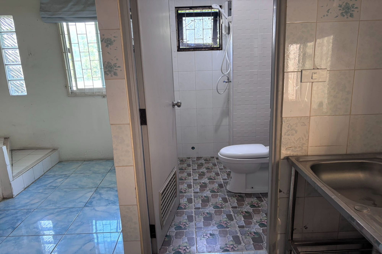 Bathroom 3, Rama 3 Sunrise Hostel, Bang Kho Laem