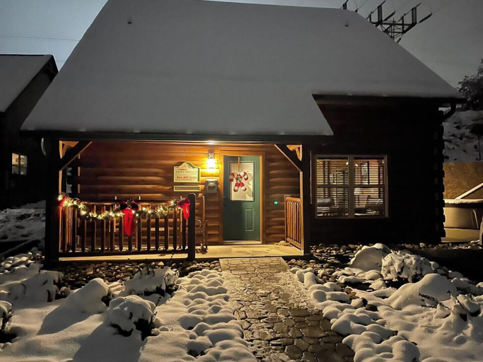 Exterior & Views 2, Bear Paws Up, Sevier