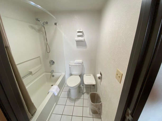 Bathroom 3, Reliance Inn, Marathon
