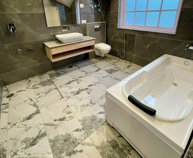 Bathroom 3, Upani Cottages, Srinagar