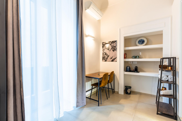 Room 2, Caracciolo in Naples, Napoli