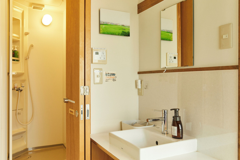 Bathroom 4, Nisshin Geppo, Kawasaki