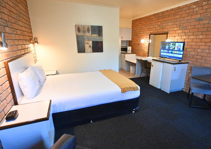 Bedroom 3, Peppermill Inn, Shepparton