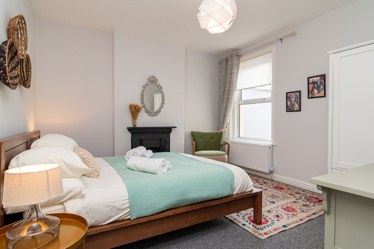 Bedroom 3, Little Boat: A Modern Beachside Flat, Bournemouth