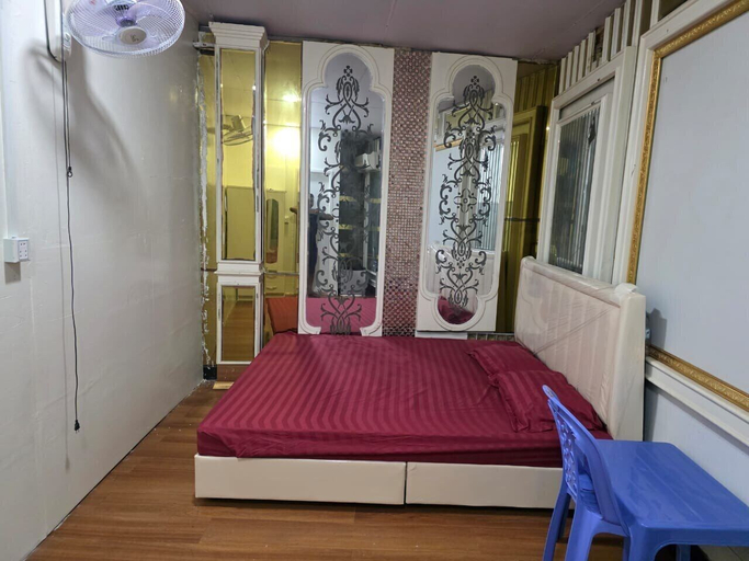 Bedroom 5, Red & Blue Guest House, Phnom Penh