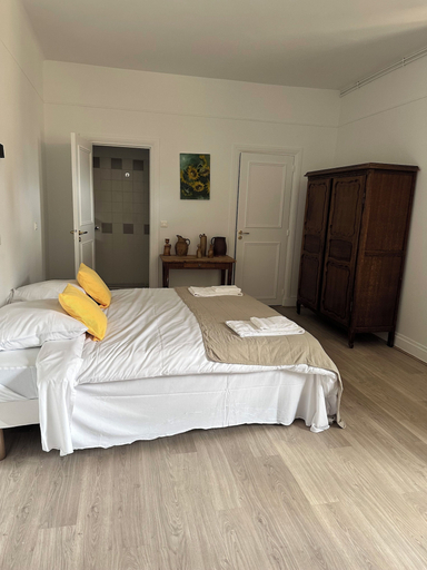Room 2, Chez Jacques-Louis, Nièvre