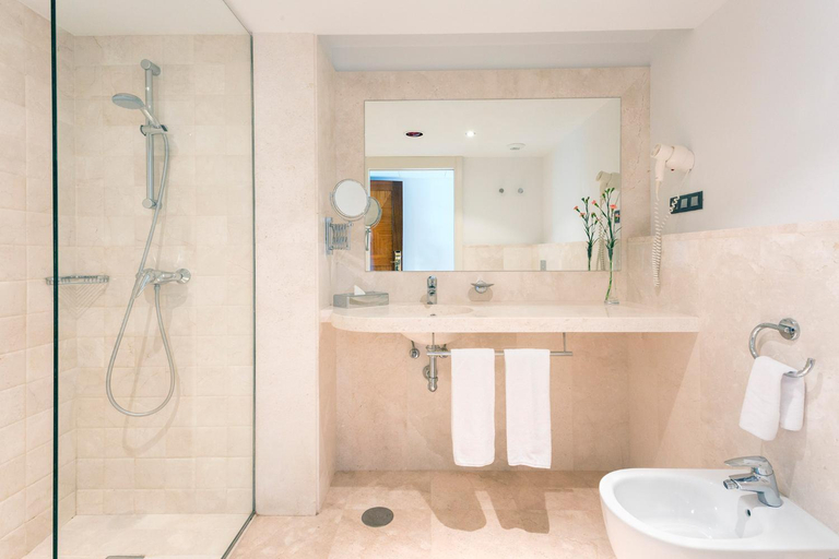 Bathroom 5, Hipotels Playa La Barrosa - Adults Only, Cádiz