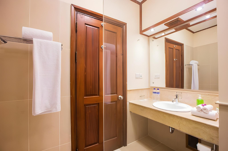 Bathroom 19