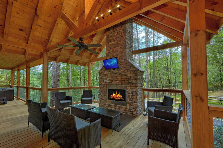 Food & Drinks 5, Adventure Lodge, Sevier