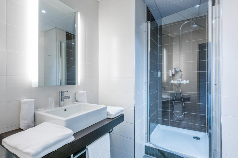 Bathroom 4, Logis Hotels- Hotel et Restaurant Domaine de Fompeyre, Gironde
