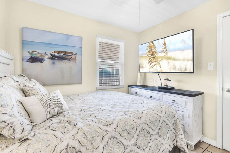 Room 5, Sunrise Village 215- 2BR 1BA Gulf Front Sleep 6, Baldwin