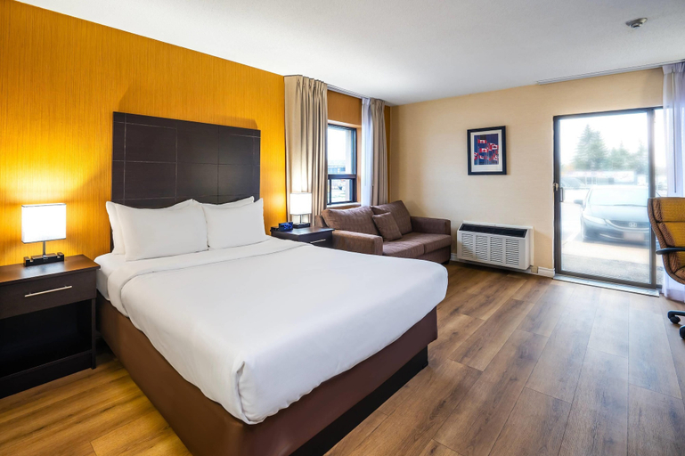 Bedroom 2, Quality Inn, Simcoe
