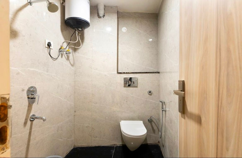 Bathroom 3, Hotel Evergreen Stay, Delhi