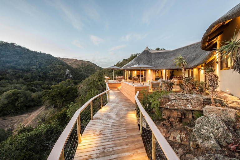 Exterior & Views
