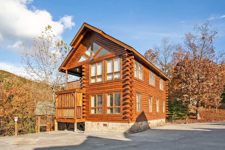 Exterior & Views 2, Center of Attention, Sevier
