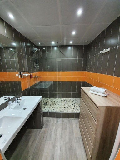 Bathroom 4, Grand Hotel de Valenciennes, Nord