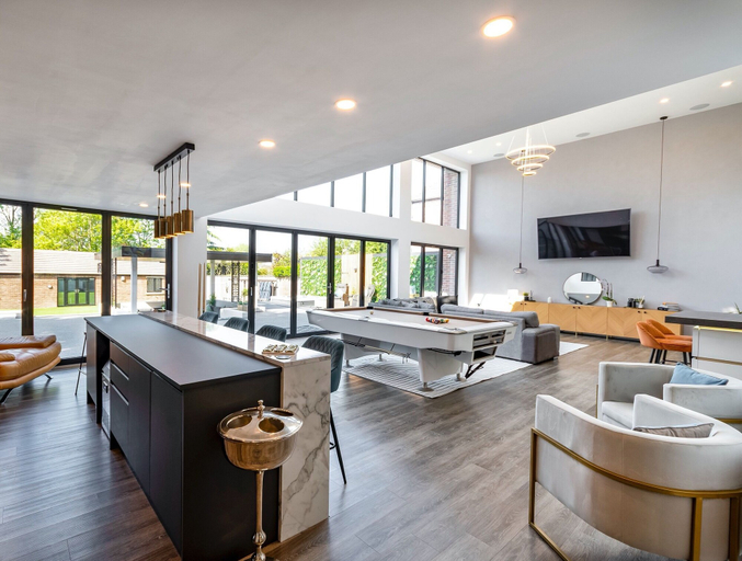 Game room 3, 5 Bed Villa-sleeps 10-hot Tub-bar & Pool Table, Doncaster