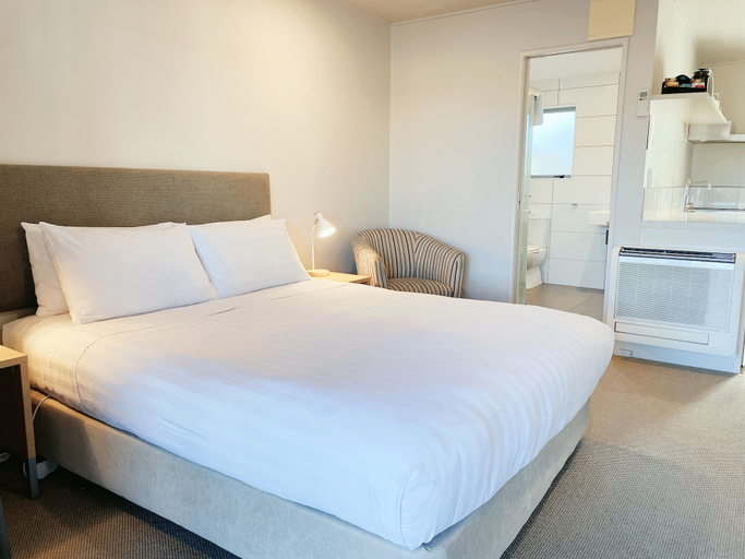 Bedroom 3, Anchorage Motel Apartments, Southland