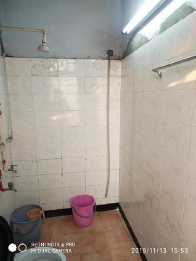 Bathroom 3, Broadway Hotel, Kolkata