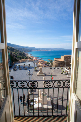 Others 5, Hotel della Piazza, Vibo Valentia