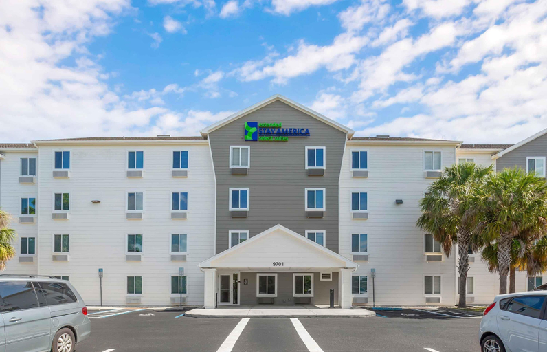 Exterior & Views