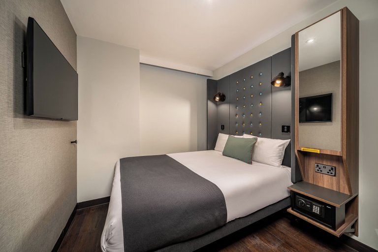 Bedroom 4, Point A London Canary Wharf, London