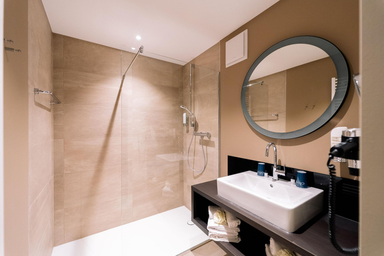 Bathroom 4, Court Hotel, Gütersloh