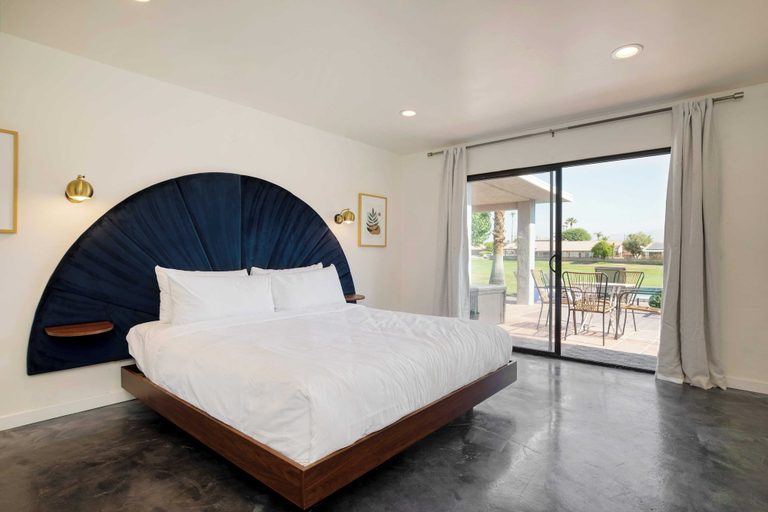 Bedroom 3, Pool, Putting Green Modern Home on the Golf Course! Quinta Blue by Avantstay, Riverside