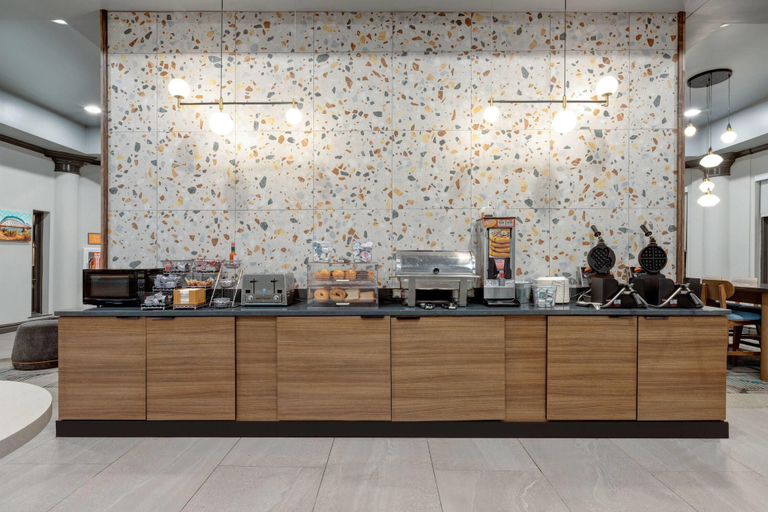 Food & Drinks 5, La Quinta Inn & Suites by Wyndham Sherman, Grayson