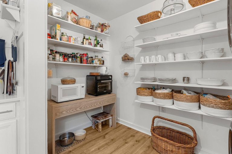 Food & Drinks, Cottage Haven, Walton
