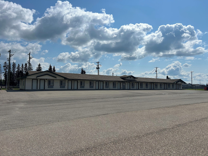 Exterior & Views 4, The King's Motel, Division No. 6