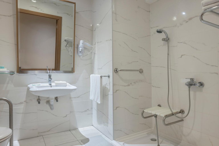 Bathroom 3, Wyndham Garden Lara, Antalya