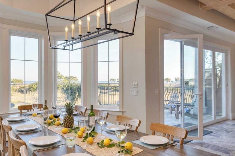 Food & Drinks 4, Sleeps 24, Private Beach Boardwalk, Infinity Pool 20 Bradley Cir by Avantstay, Beaufort