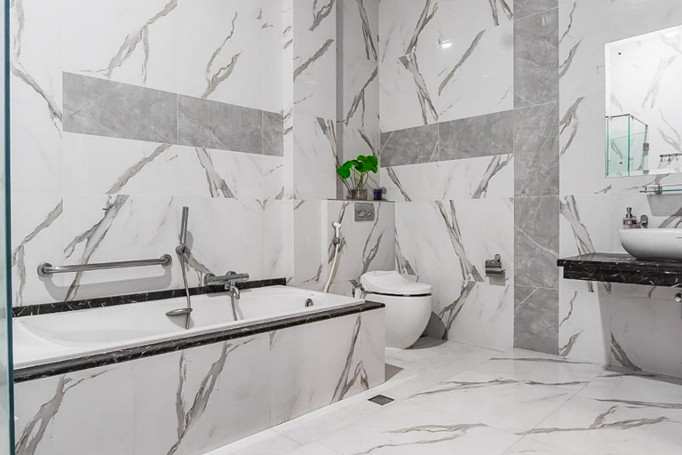Bathroom 2, Urbanview Hotel Hakobox Syariah Lampung by RedDoorz, Bandar Lampung