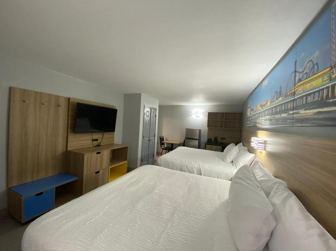 Bedroom 3, Days Inn & Suites by Wyndham Texas City, Galveston