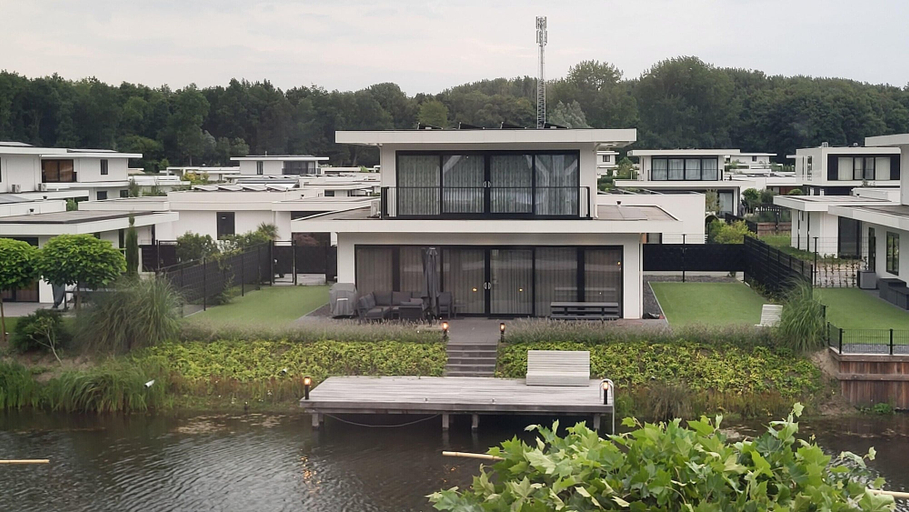 Garden 4, Watervilla in Beautiful Area Near Harderwijk, Zeewolde
