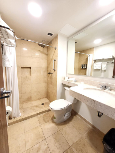 Bathroom 4, Hotel Mesaluna Near American Consulate, Juárez