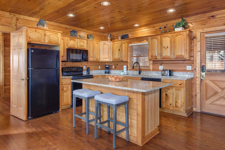 Others 4, Heavenly Hideaway, Sevier