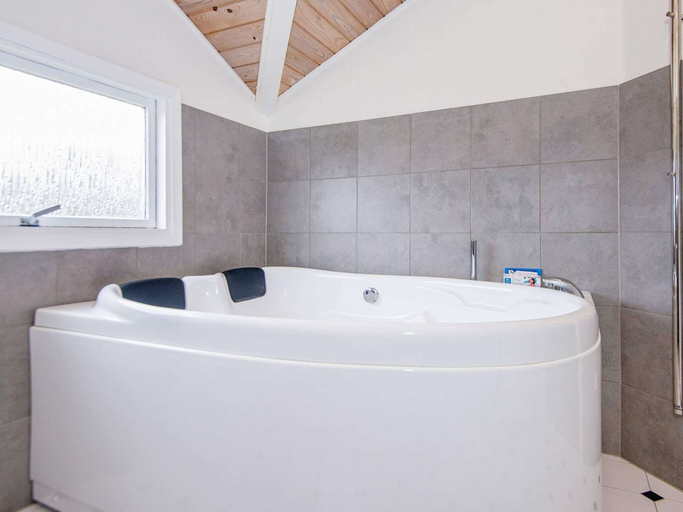Bathroom 3, 4 Star Holiday Home in Romo, Tønder