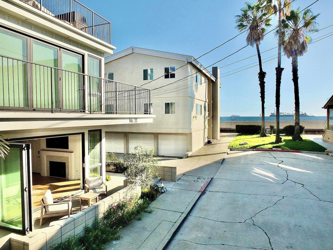 Exterior & Views 2, Beach Paradise Stunning 3-story in Long Beach!, Los Angeles