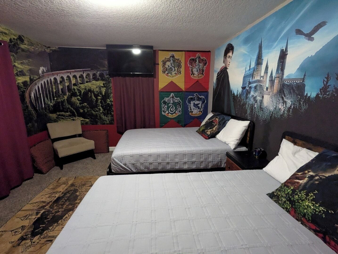 Bedroom 3, Luxury 6BR Home w/ Theater + Pool Near Disney, Osceola