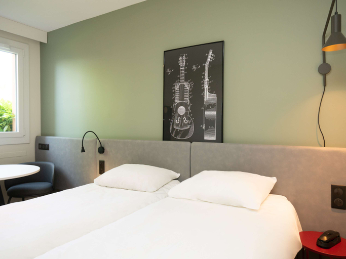 Bedroom 3, ibis Reims Tinqueux, Marne