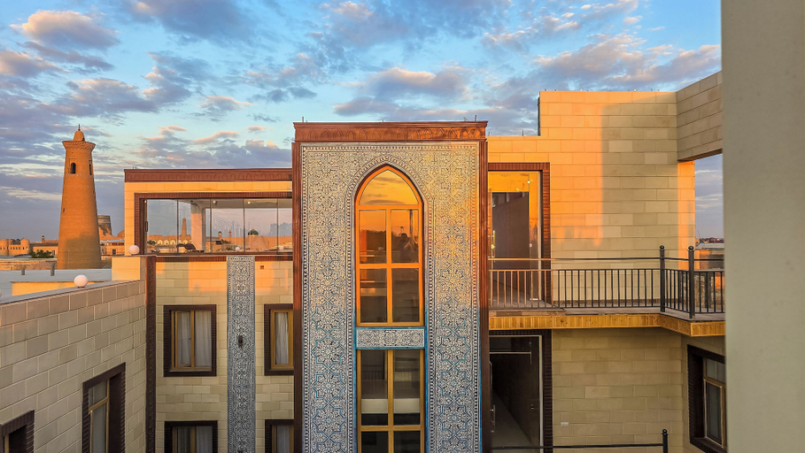 Exterior & Views